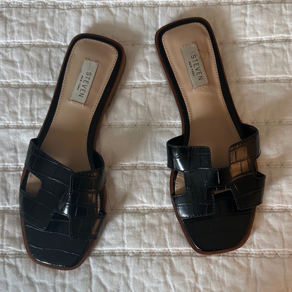 Seven7 Black Croc-Embossed Women's Mules